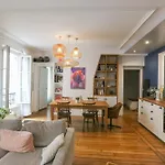 Spacious Apartment Near The Villette