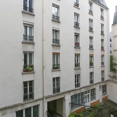 Spacious Near The * Paris