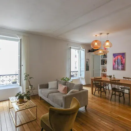 Spacious Near The Paris